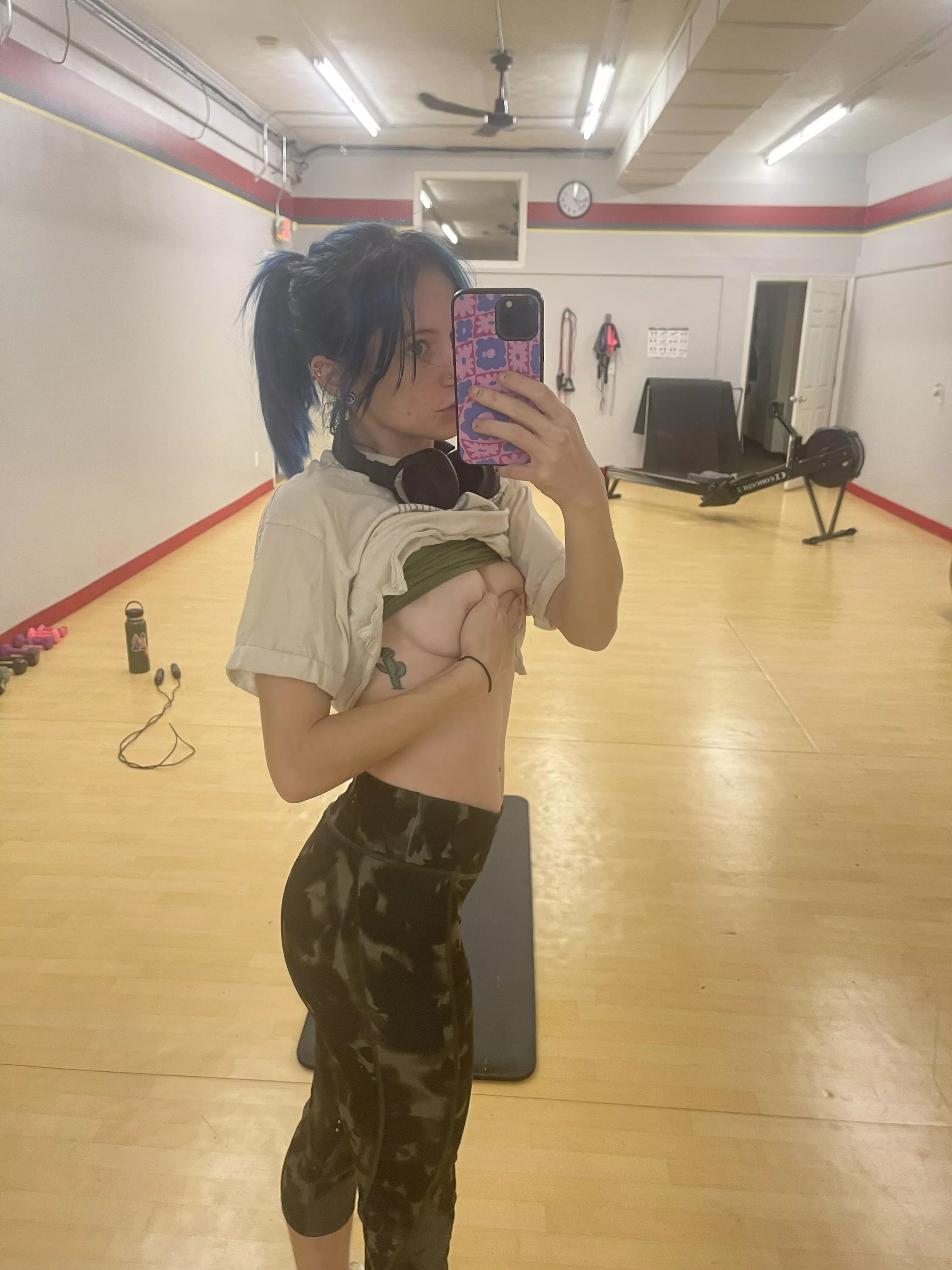 new blue hair! blue like ur balls 💙