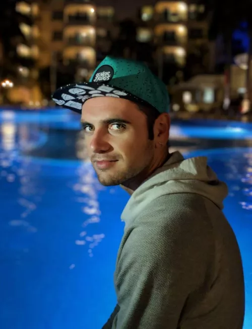 Not a huge gay scene in my area, so I'm coming here to meet new people and make some new friends. I'm 28 from Indiana