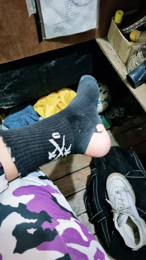 oh im a mess 🤣🤣🤣🤣🤣 im selling this socks, ask for it in my page