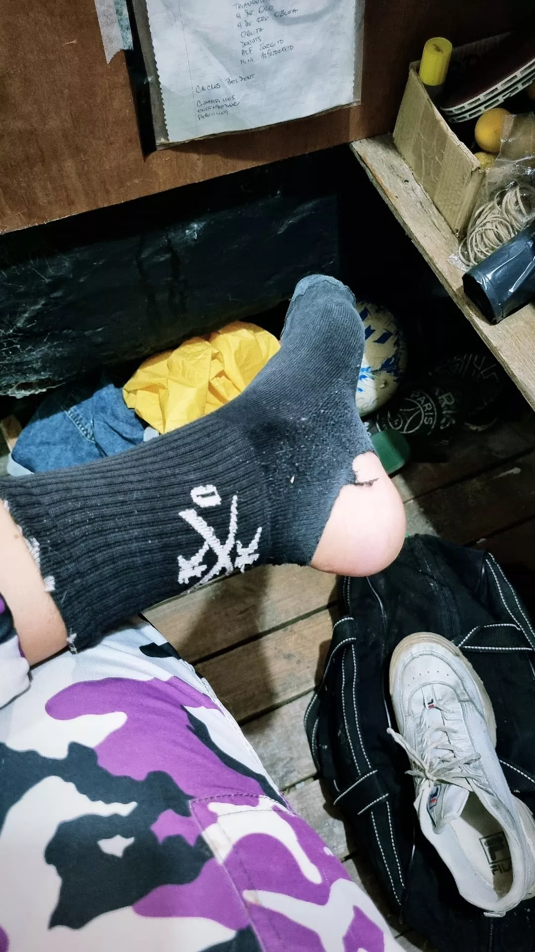 oh im a mess 🤣🤣🤣🤣🤣 im selling this socks, ask for it in my page