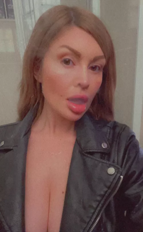 On your knees! Or have you already fallen to your knees ?😂 😈🚬