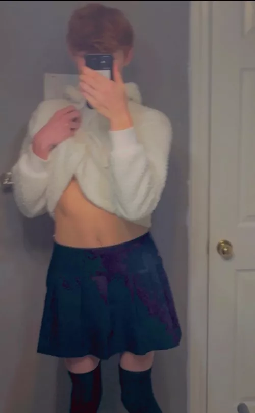 respond if you'd fuck me in my skirt
