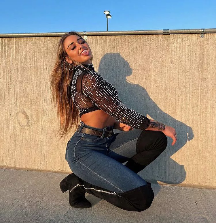 Smokin hot snowbunny