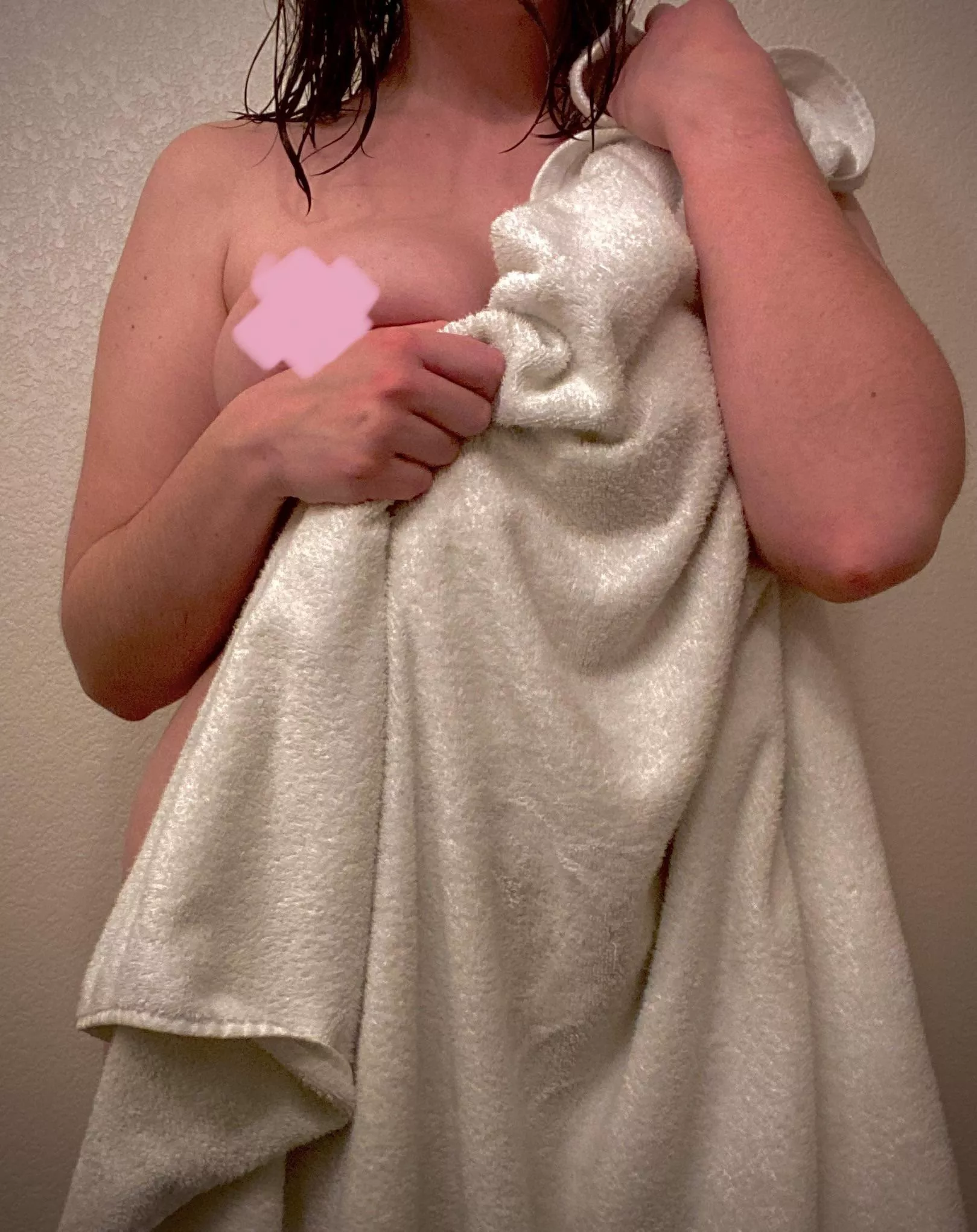 Take the towel away and grab em 🫦