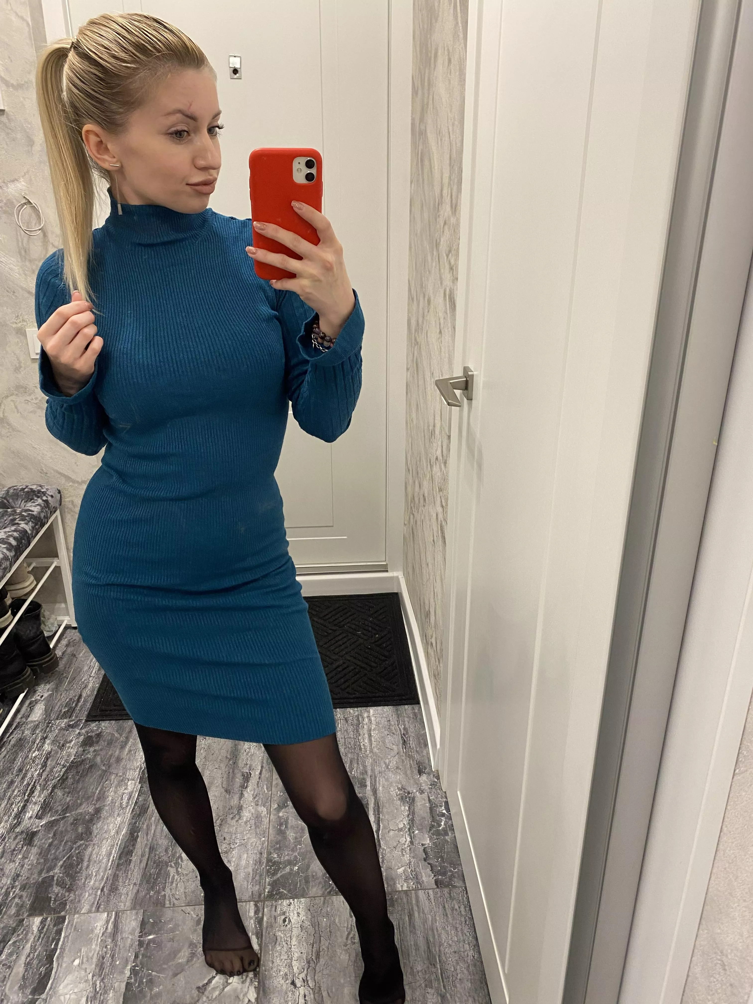 The dress is so tight and accentuates my strengths