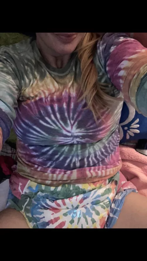 Tie-Diaper..Smoking and feeling tingly;). Wanna play?