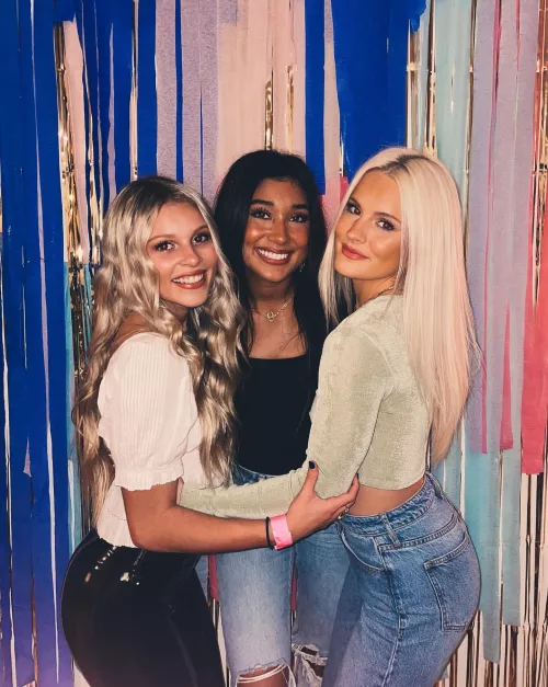 Two blondies one brunette