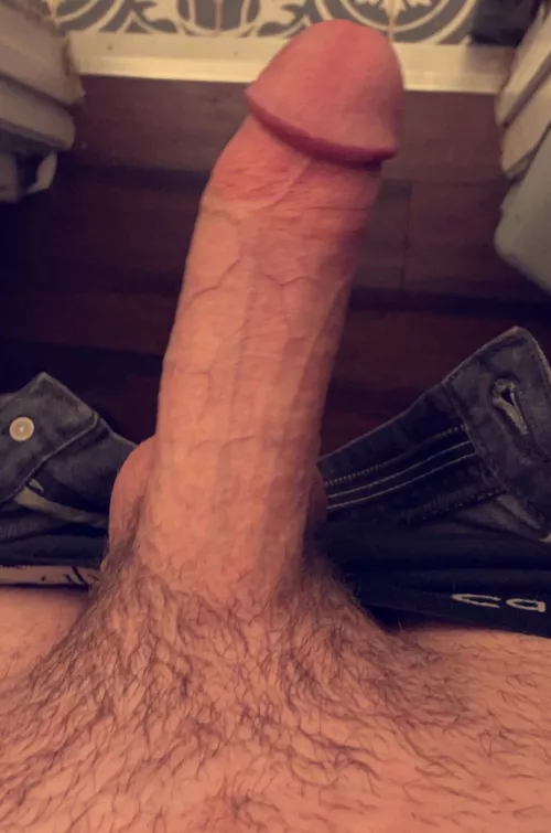 upvote if you stopped scrolling to stare at my cock 😋 21m hmu