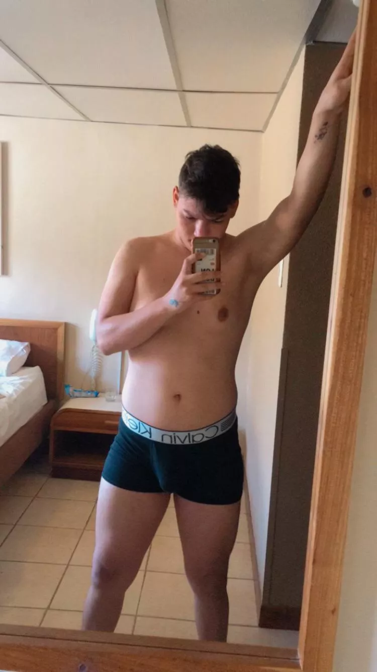 What a beautiful chubby 👀