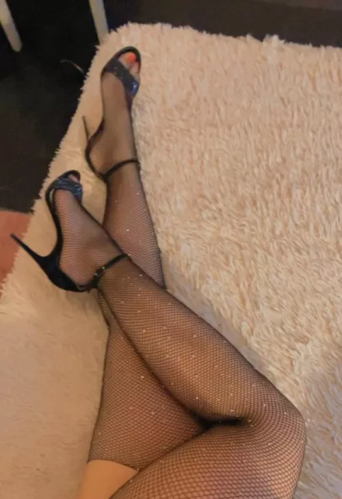 What are you waiting for? Start sucking my toes 😛