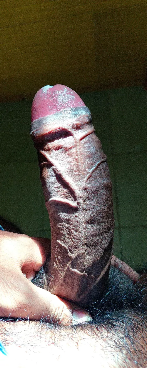 when the sun kisses his thickness 😍