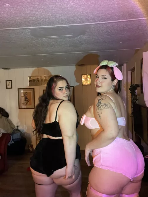 When you & ur bestie both plus size & match with Lingerie 💖🖤