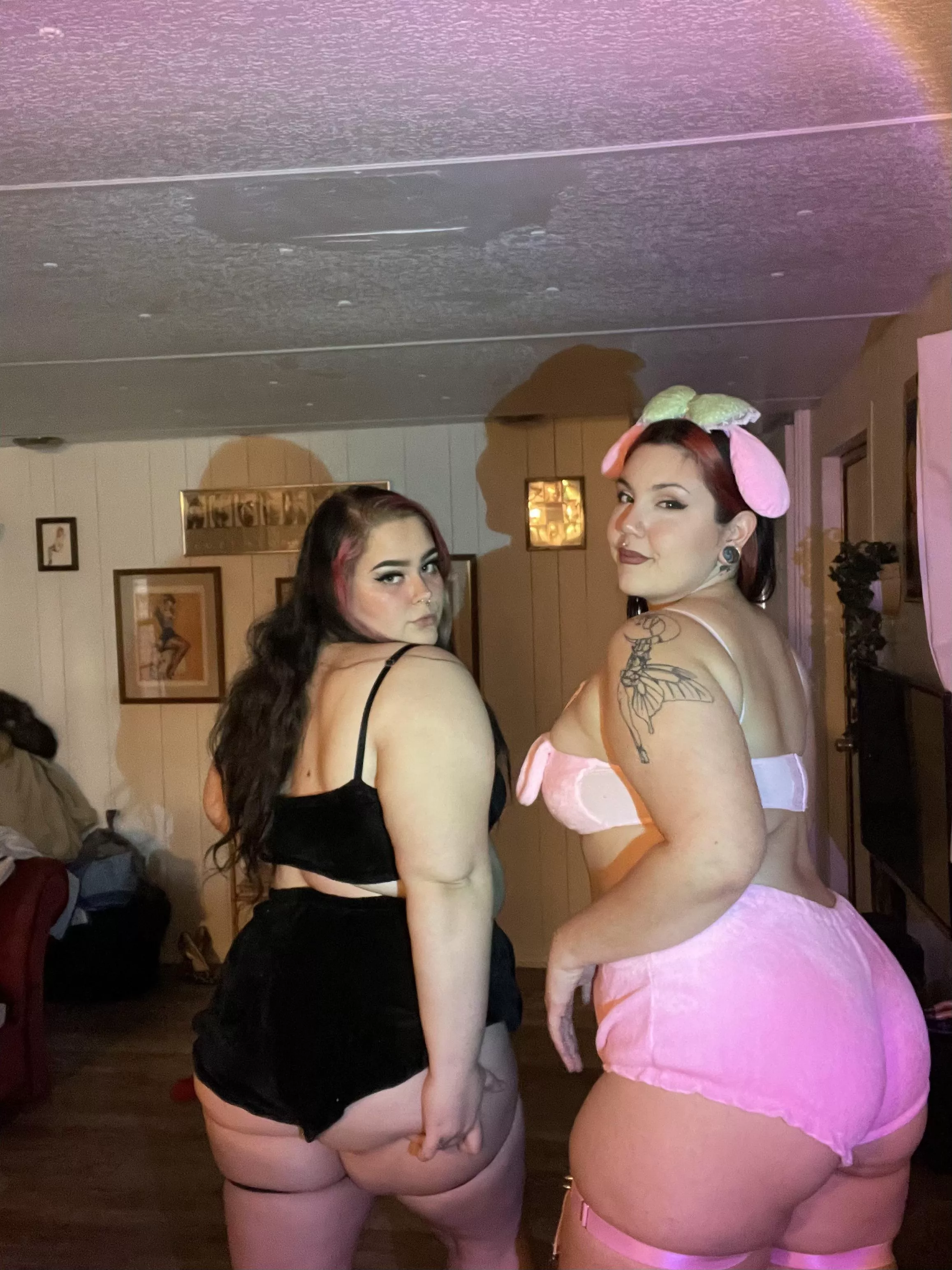 When you & ur bestie both plus size & match with Lingerie 💖🖤