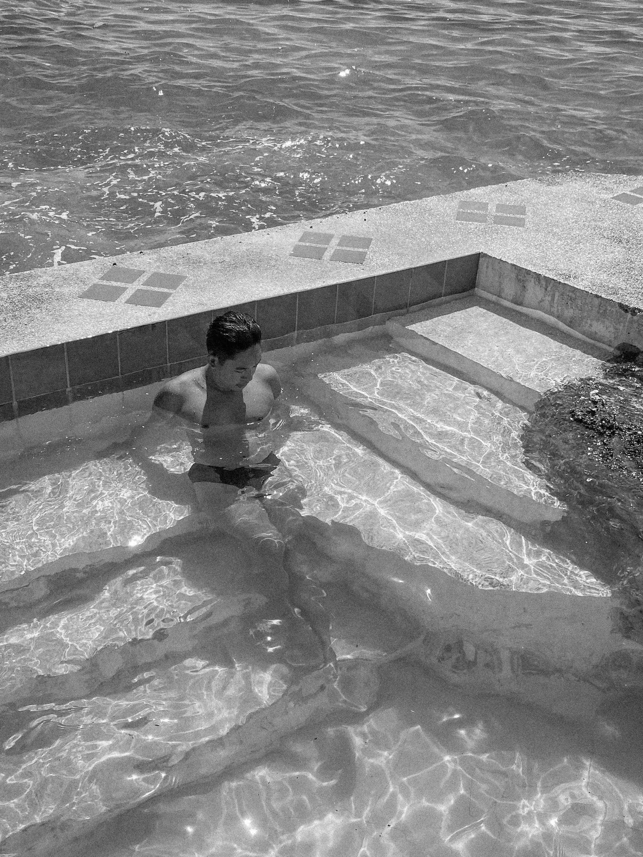 Who else here loves the beach? 🌊☀️