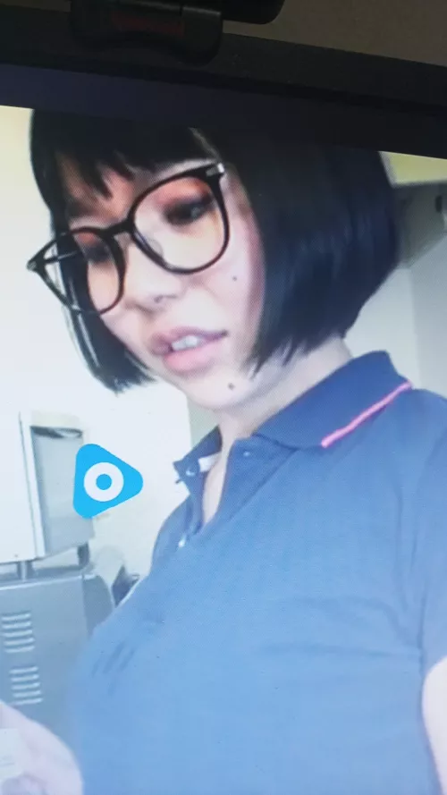 WHO IS SHE? pls help me find her 😭