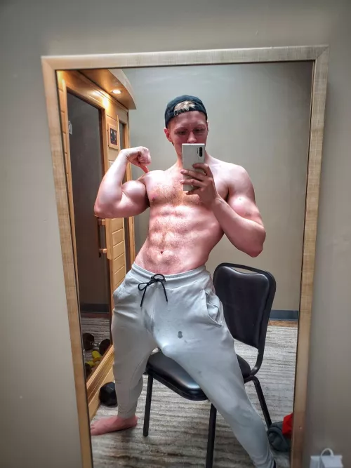 who's trying to be my bottom after the gym ? [22]