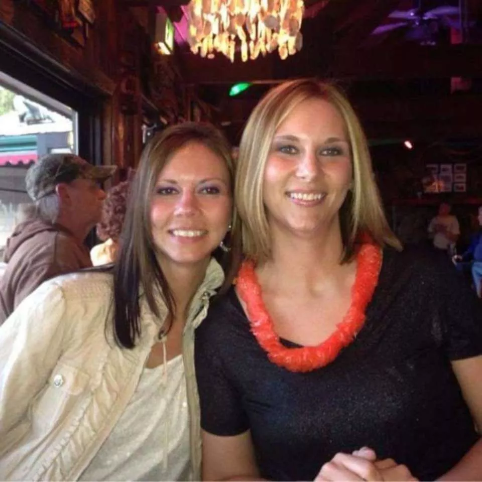 whose hotter? I wanna fuck the blonde more personally