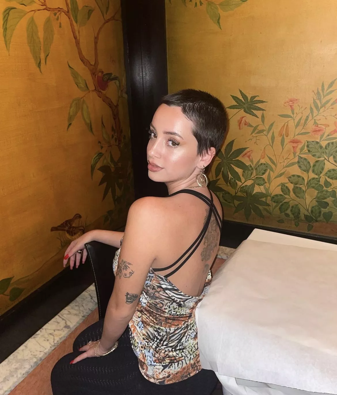 Would you date me? <3