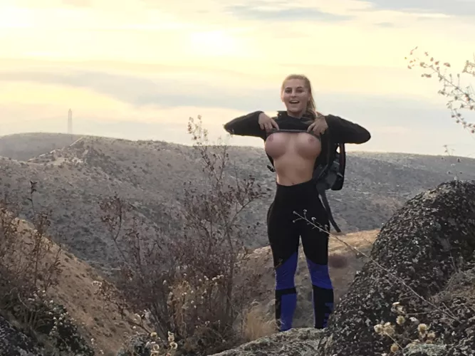 Would you grab and rate them if you were hiking?! 💋