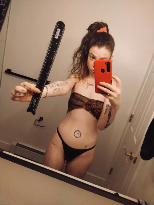 You know you’ll never measure up, now bend over. 🤏📏 [domme]