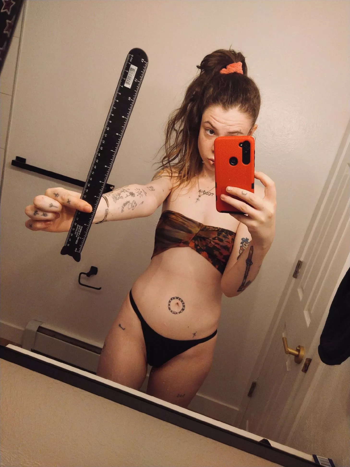 You know you’ll never measure up, now bend over. 🤏📏 [domme]