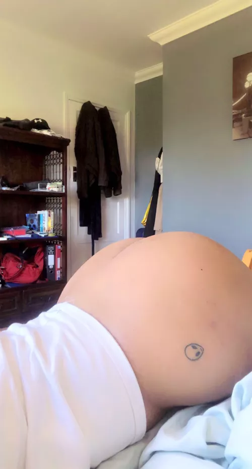 You walk into my bedroom & find me like this… wyd? 😏