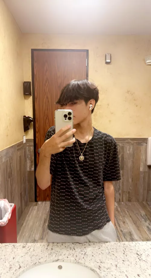 18 dm me for my snap if your around my age