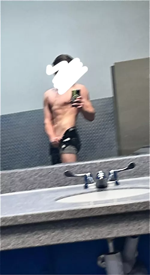 18 m us looking for fem bottoms and ass to fuck snap is yourfavdom76