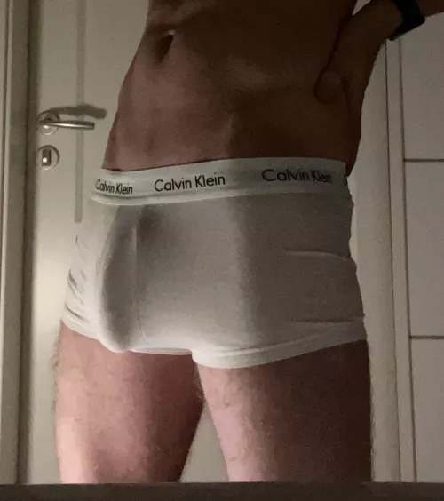 [19] On your knees 😈