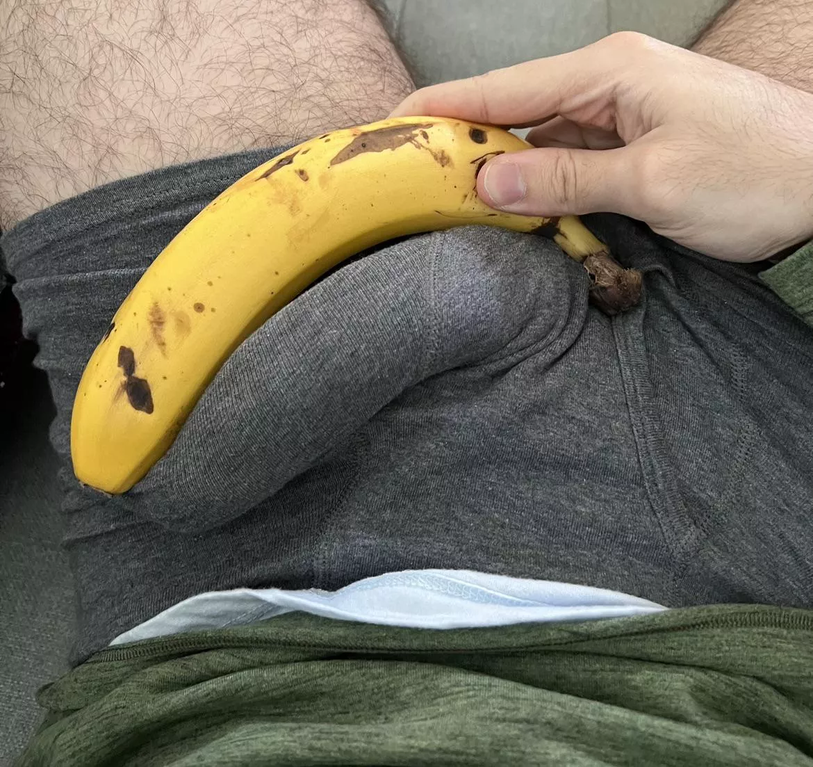 2 bananas, nothing to see here
