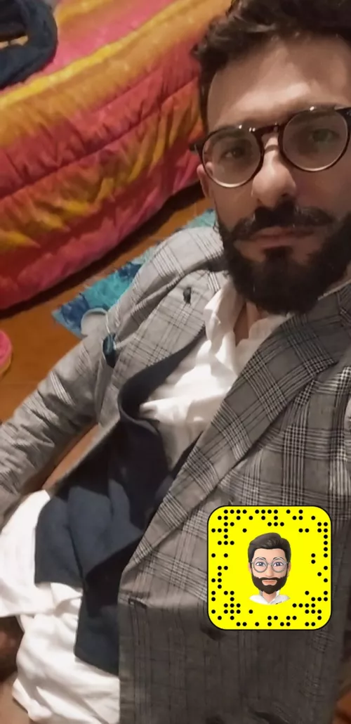 28 Italian dude wants to trade and have fun. must show face. snap at @henrygray17