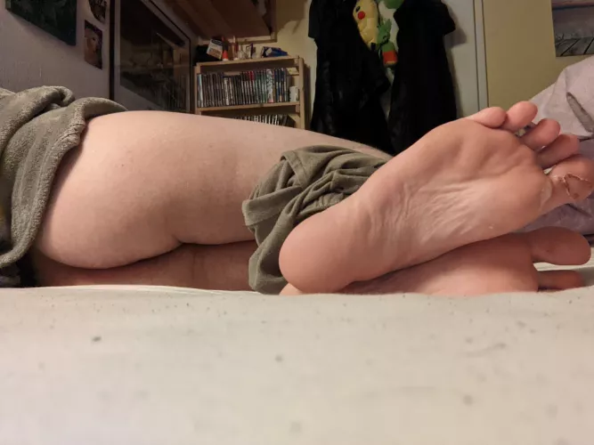 A friend of mine wanted to see my feet in this position. (Butt with a little twist) ;)