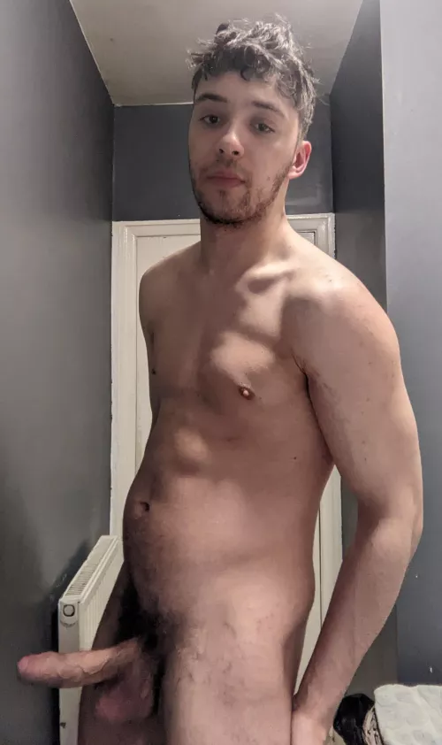 Anyone else in the UK wanna suck this dick?