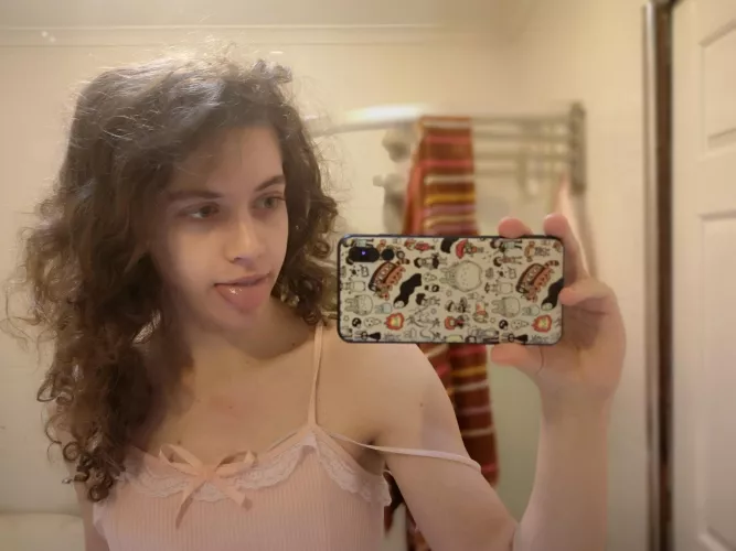 basic low effort mirror photo with bonus blep >:3