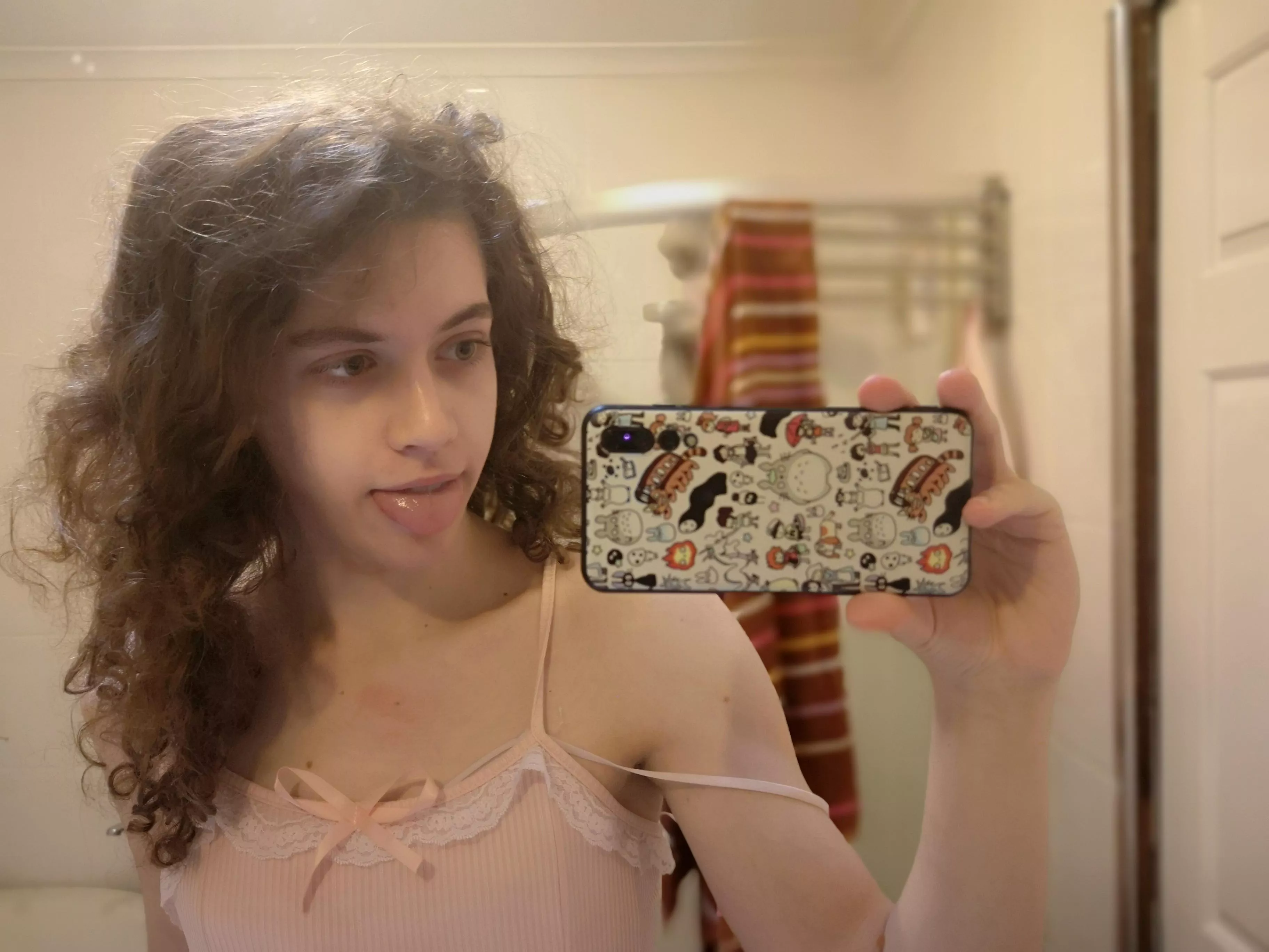 basic low effort mirror photo with bonus blep >:3