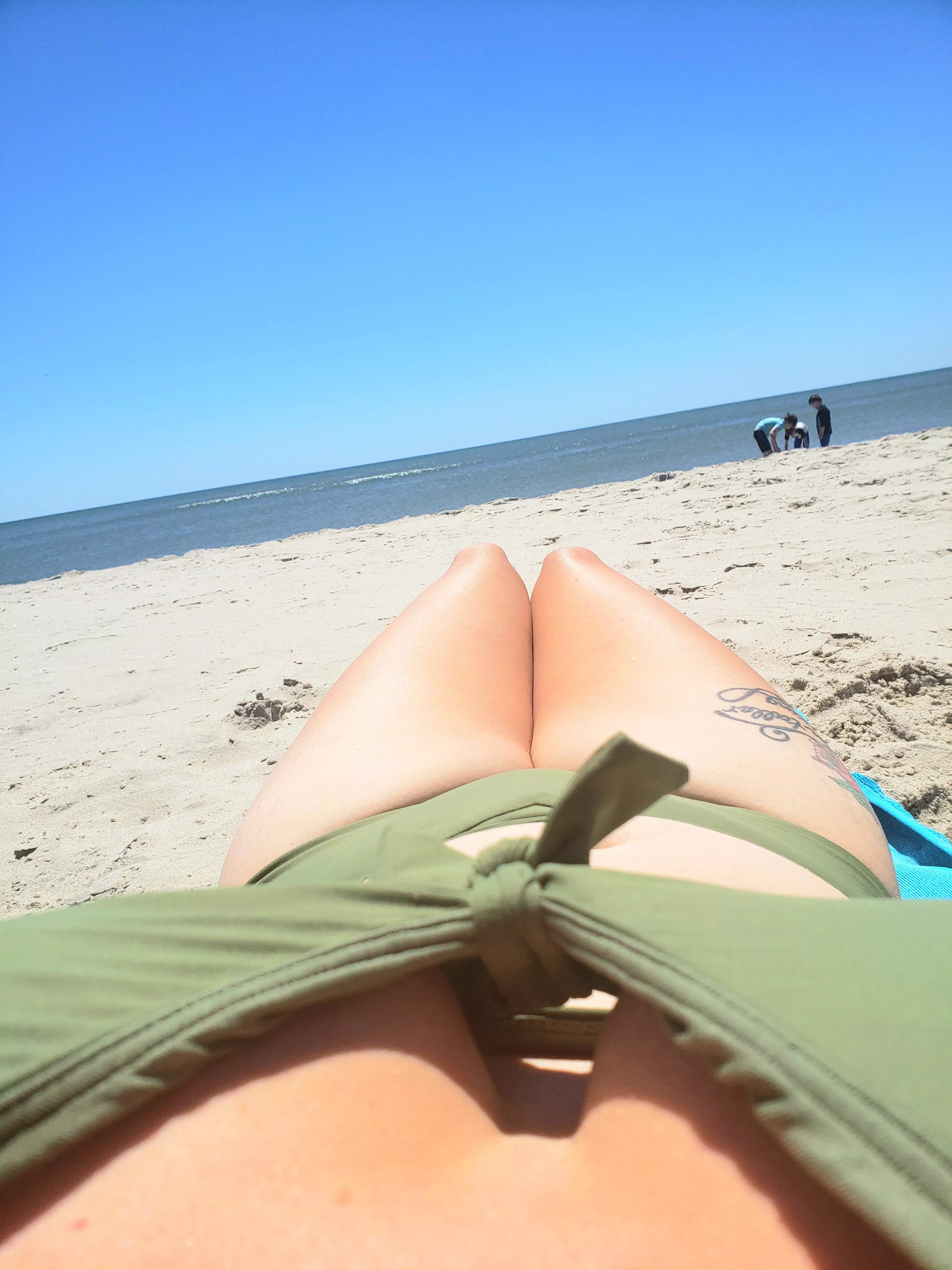 beach day cleavage!
