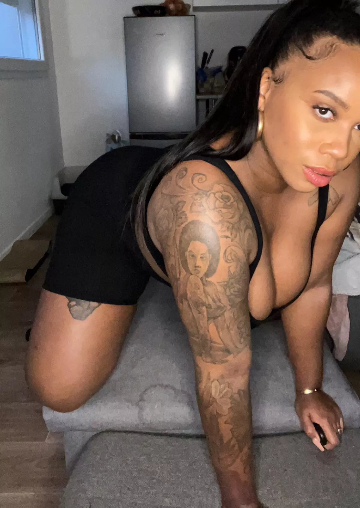 Biggest boobs of the year award ?😘