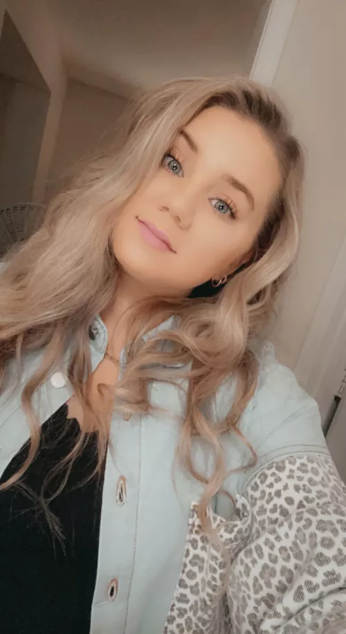 Blonde hair, blue eyes 🥰