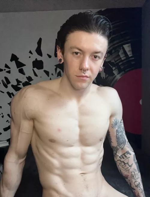 Can I be your late night snack?? 😋