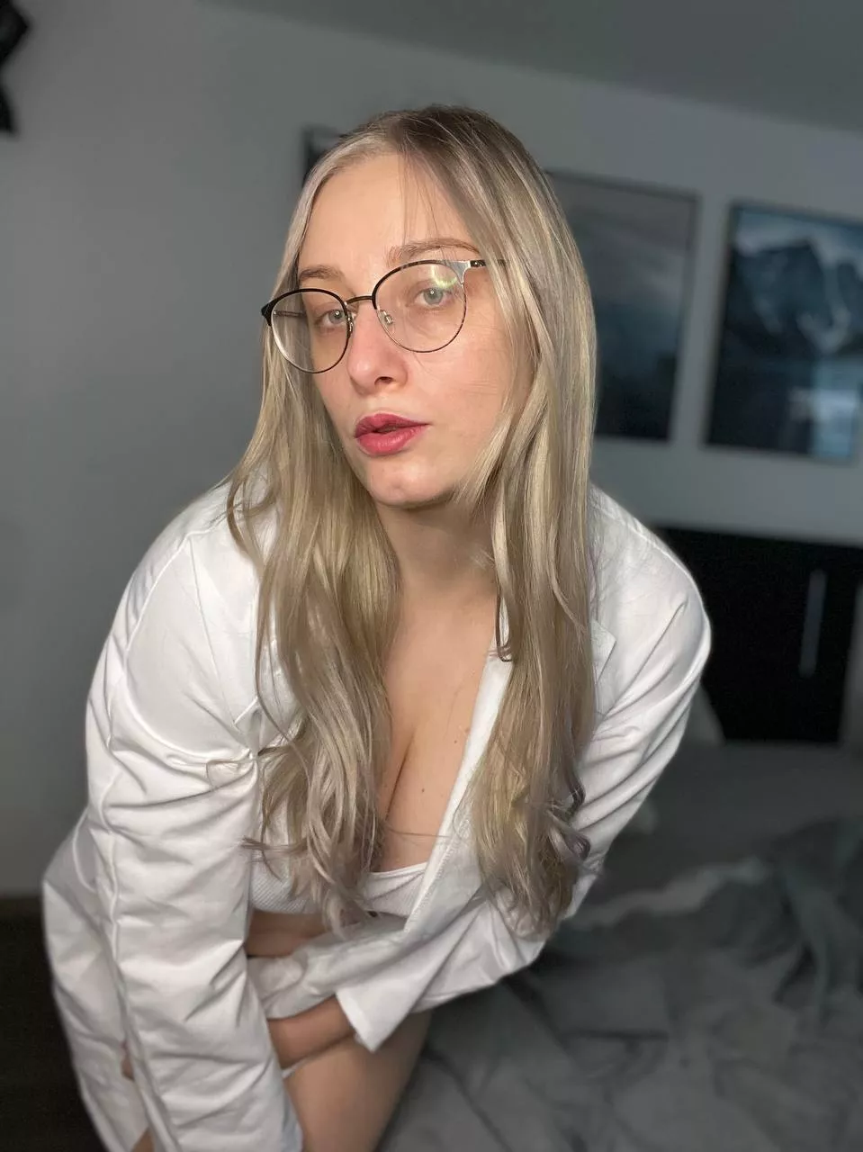 could this shy nurse seduce you 😇💗