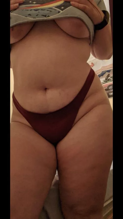 Curvy underboob, hope you don’t mind…