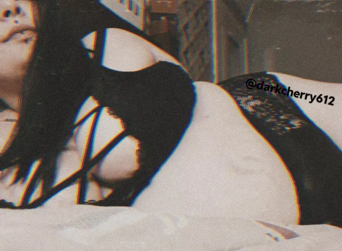 Do I have enough to grab on to? Mum of 2 🫶🏻🍒