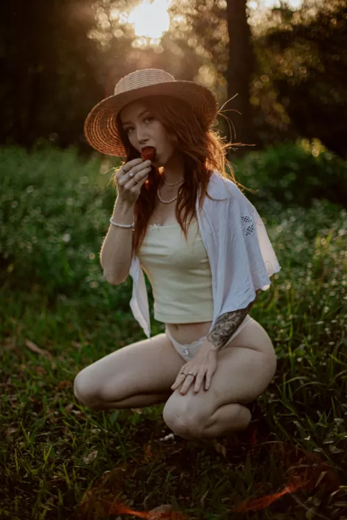 Do you enjoy eating strawberries 🍓 asmuch as I do? ...mmmm? 🤭👅