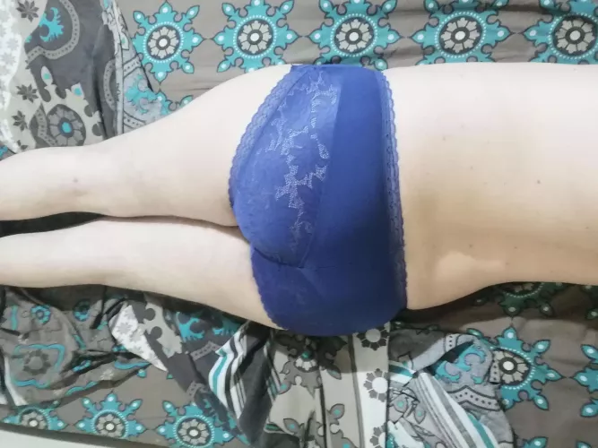 Do you like my blue panties ?