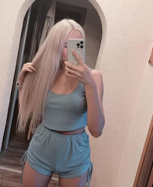 Do you like my long hair? 👩🏻‍🦳👩🏻‍🦳👩🏻‍🦳