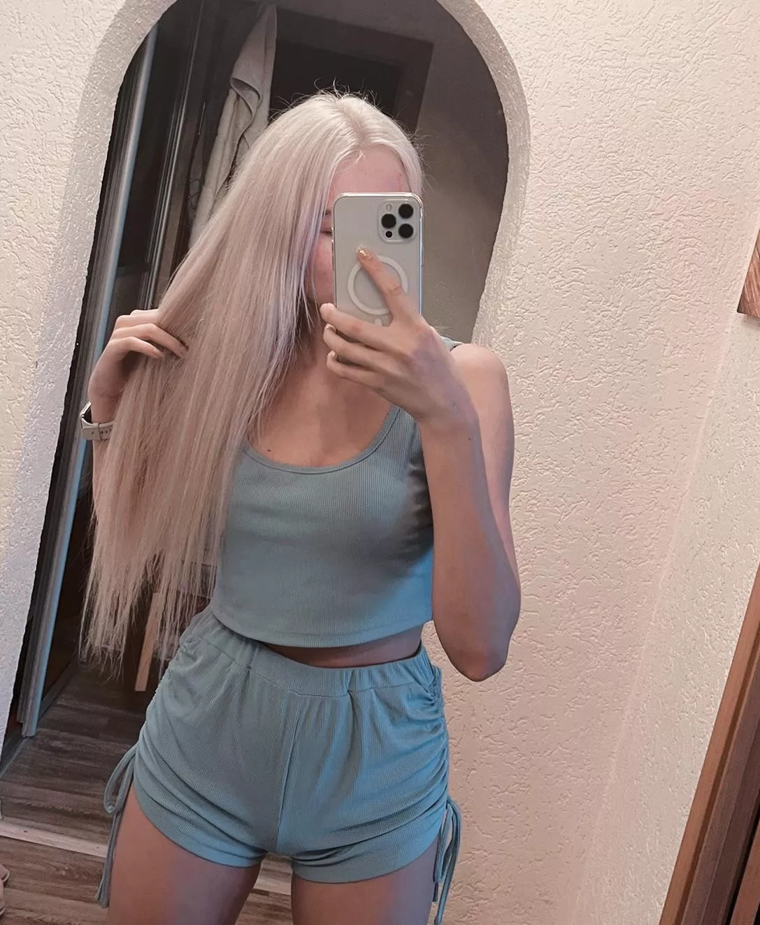 Do you like my long hair? 👩🏻‍🦳👩🏻‍🦳👩🏻‍🦳