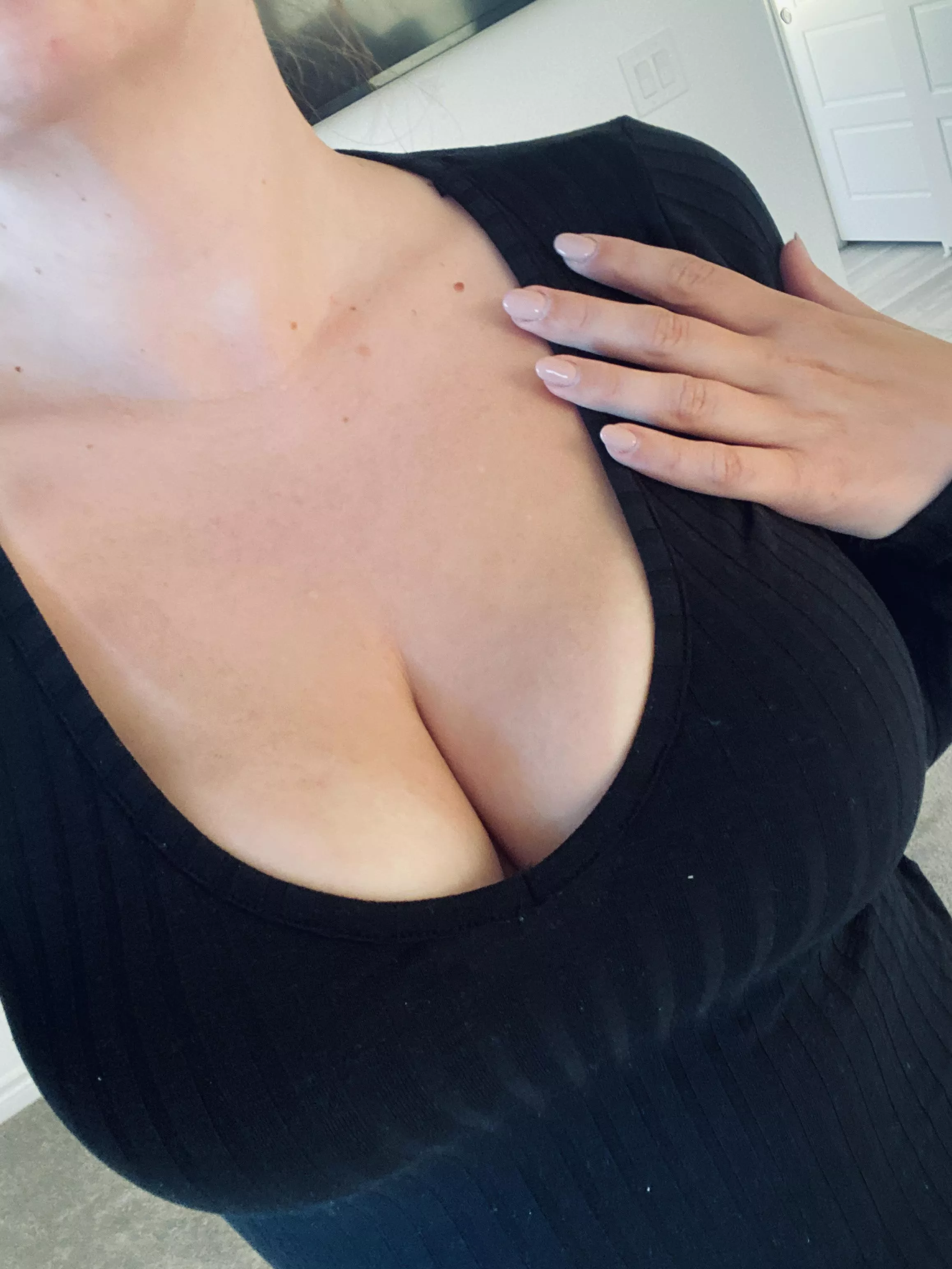 do you like my work cleavage? [26f]