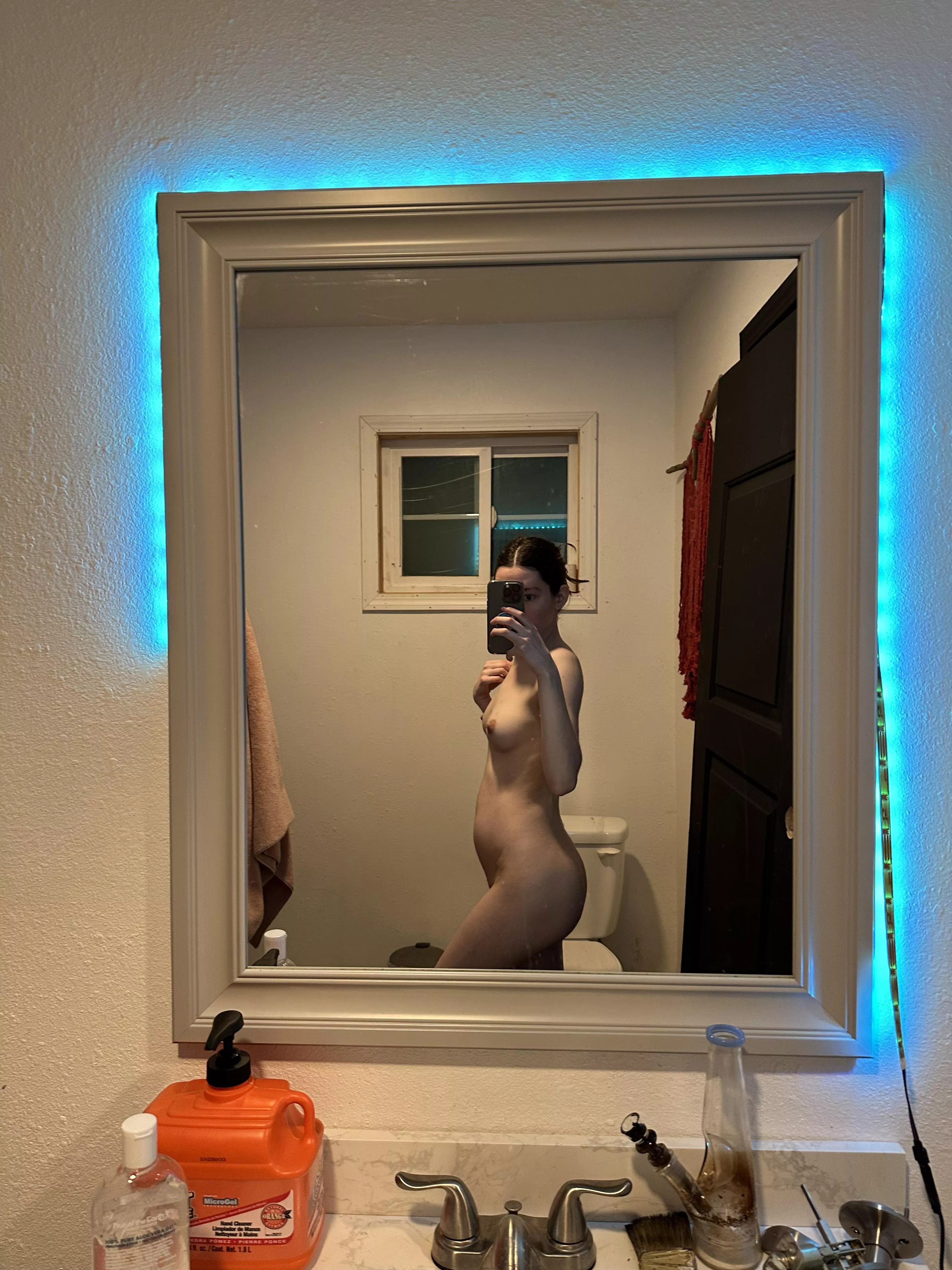 Does my growing bump and titties make you horny?🤤💦