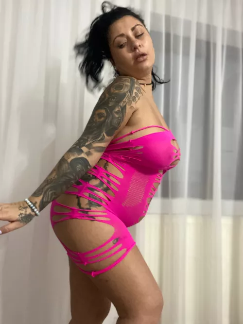 (f) Is this dress getting too tight?