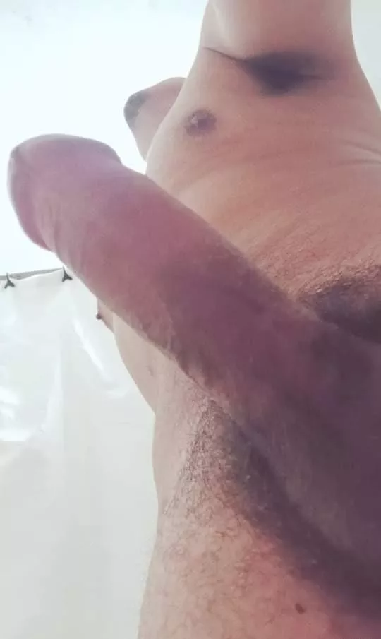 First time posting and letting the bush grow a bit, anyone wanna bury their face in there? 😈